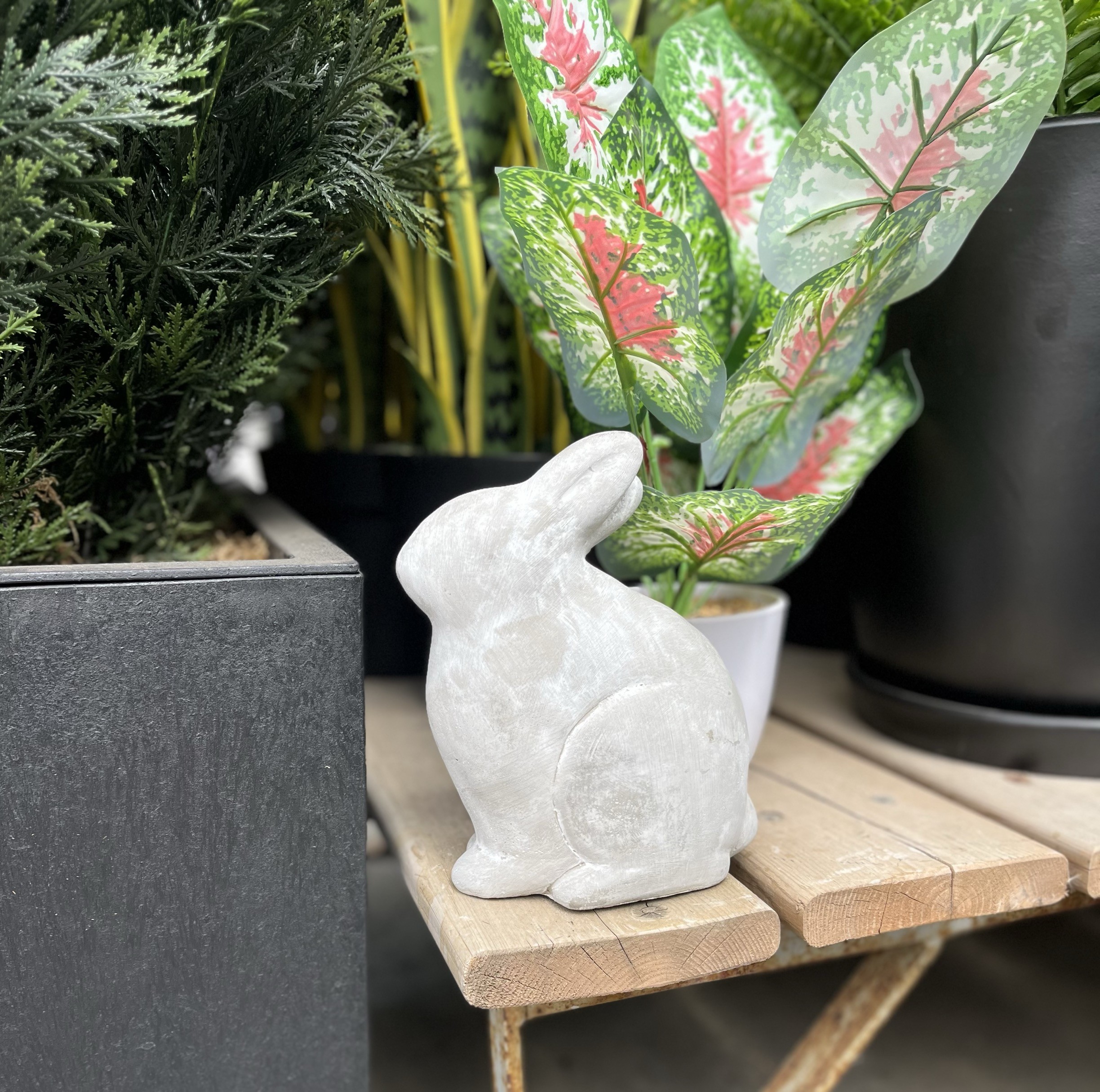 Deko Rabbit Garden Statue